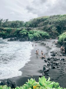 Find a Community Living Off-Grid near Black Sand Beach
